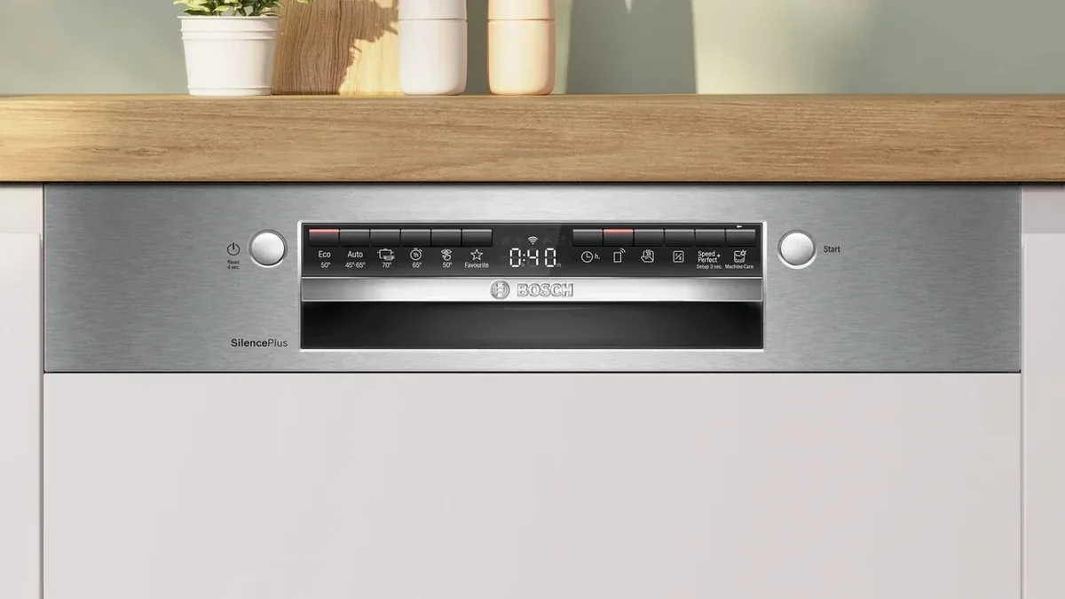 Teilintegrierbarer Geschirrspüler Bosch SMI4EVS08E mit EfficientDry und 9,0 l Wasserverbrauch