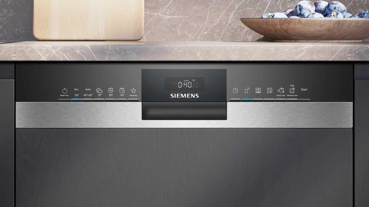 Teilintegrierbarer Geschirrspüler Siemens SN53ES04TE iQ300 mit Besteckablage und 13 Maßgedecken